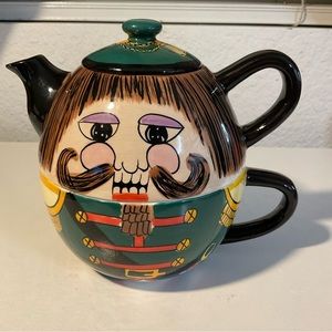 Vintage Cardinal Nutcracker Handpainted Ceramic Tea For One Set:Tea Pot & Cup